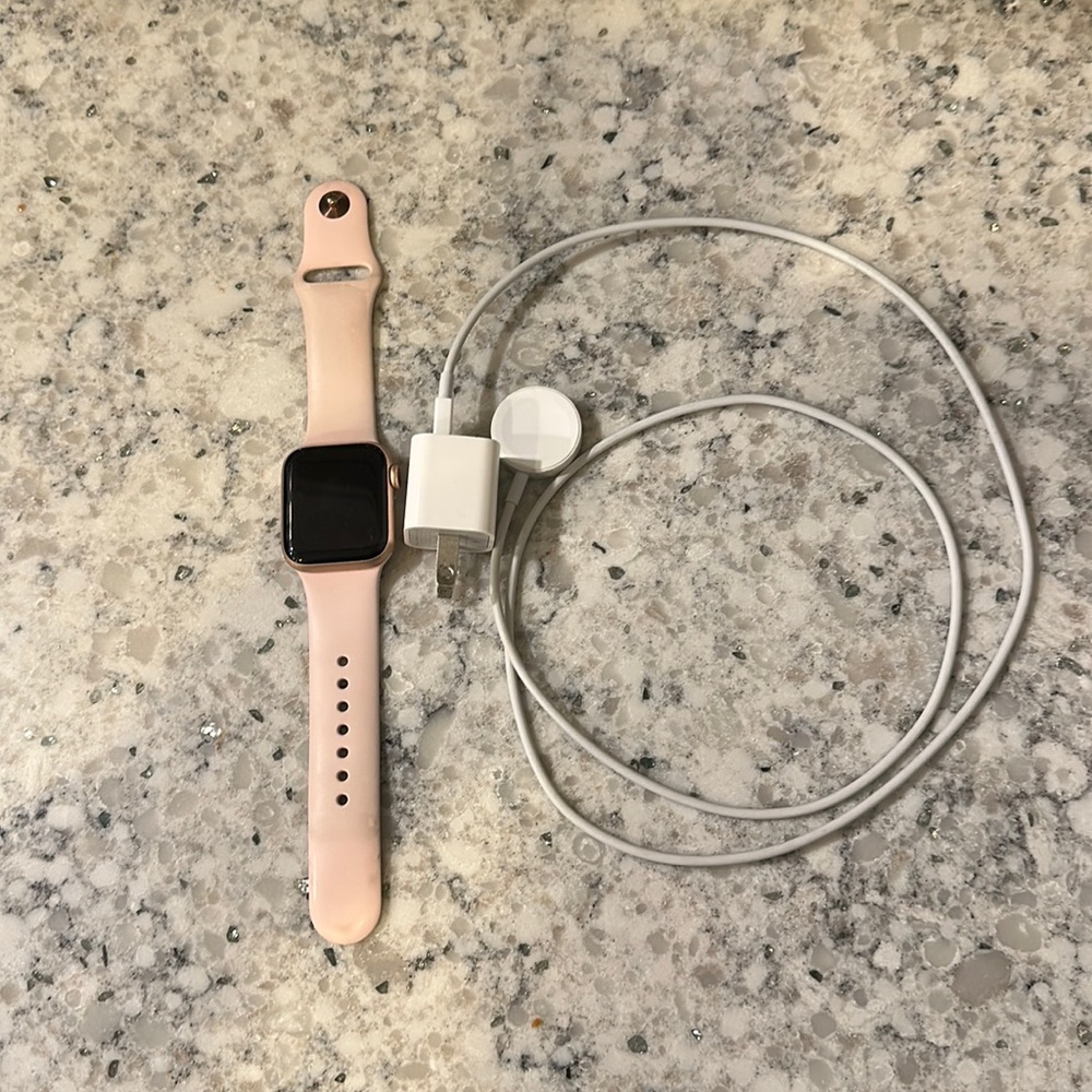 Apple Watch Series 4 (40mm) light pink band and rose gold color